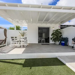 https://villas-new-lanzasuites-plus.in-canary-islands.com